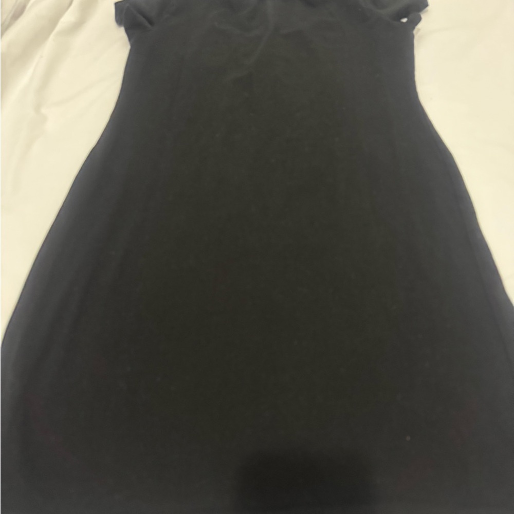 Elegant Black Dress with Gold Accents - Picture 3 of 5